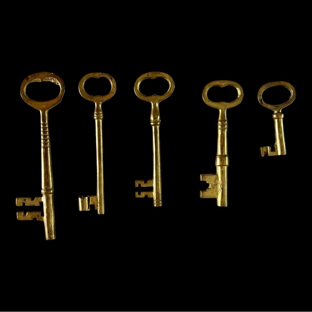 Set of 5 Solid Brass Skeleton Keys 3” to 7” Heavy Decorative Oversize Vintage